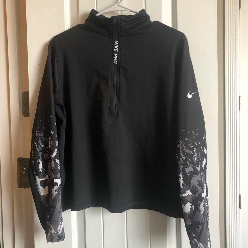NIKE CROP TOP